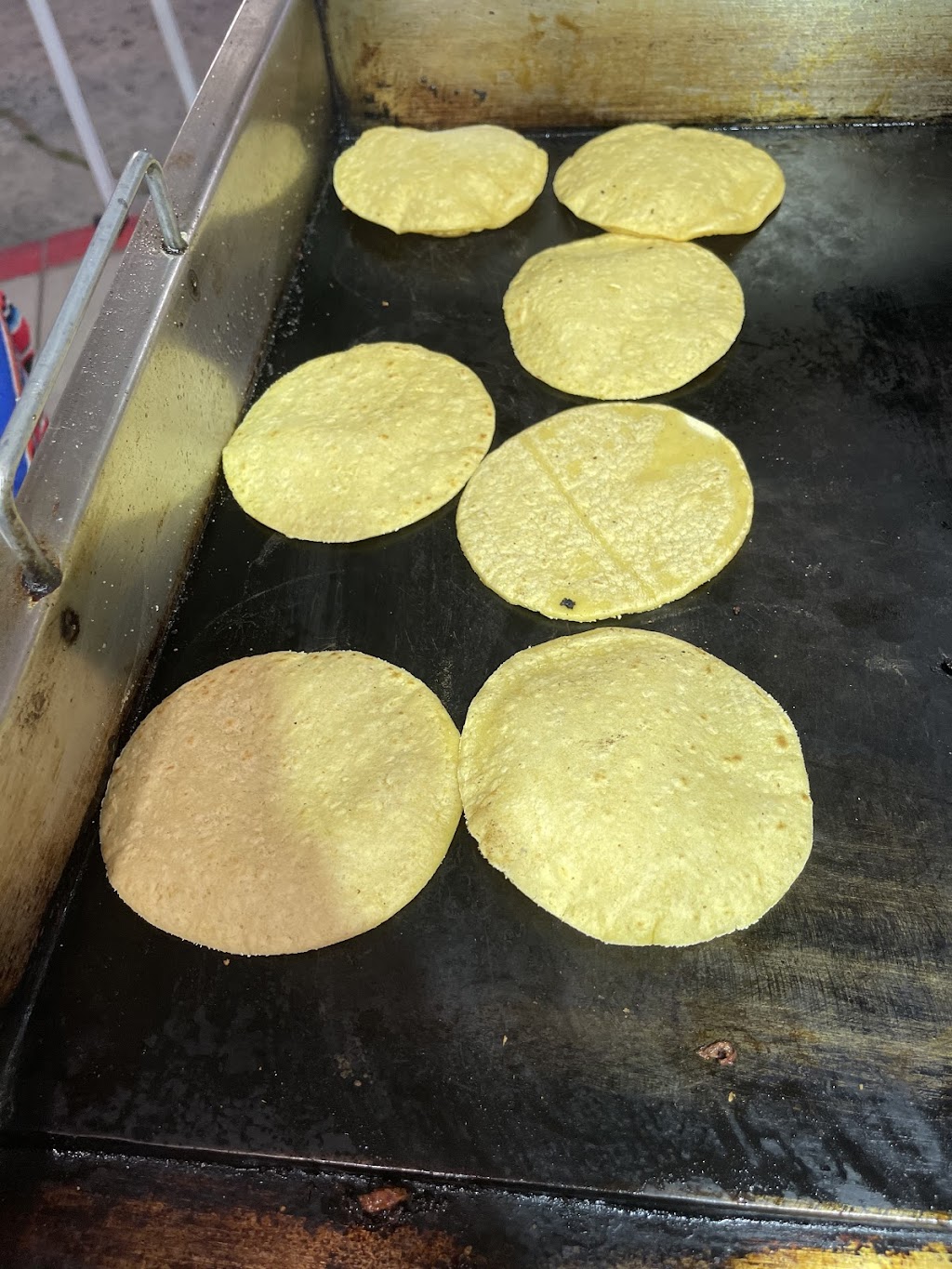 Tacos De Montiel | restaurant | Cesar Chavez y, San Carlos St, Los Angeles, CA 90063, USA | 3232376783 OR +1 323-237-6783