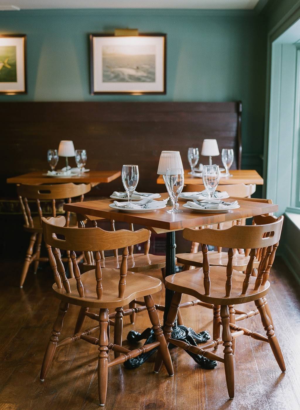 The Red Fox Inn & Tavern | restaurant | 2 E Washington St, Middleburg, VA 20117, USA | 5406876301 OR +1 540-687-6301