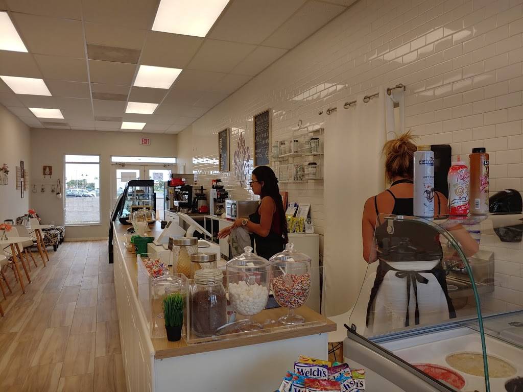 Le Monthi Café & Ice Cream | cafe | 214 W Cocoa Beach Causeway, Cocoa Beach, FL 32931, USA | 3216132665 OR +1 321-613-2665