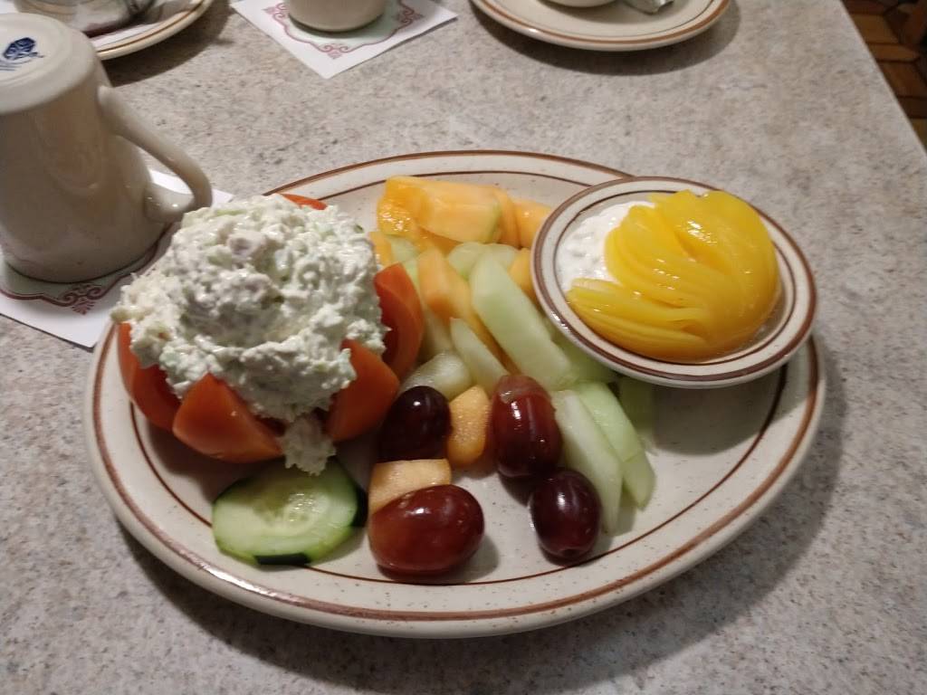 Mrs Vs Restaurant | restaurant | 855 E Rollins Rd, Round Lake Beach, IL 60073, USA | 8472230404 OR +1 847-223-0404