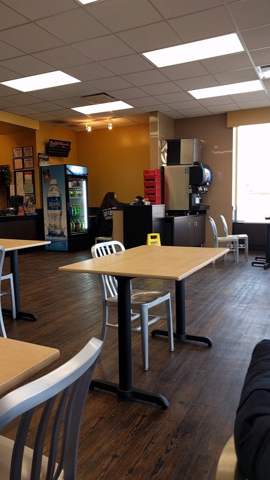 Pizza Hut | restaurant | 3921 S 76th St, Milwaukee, WI 53220, USA | 4145433550 OR +1 414-543-3550