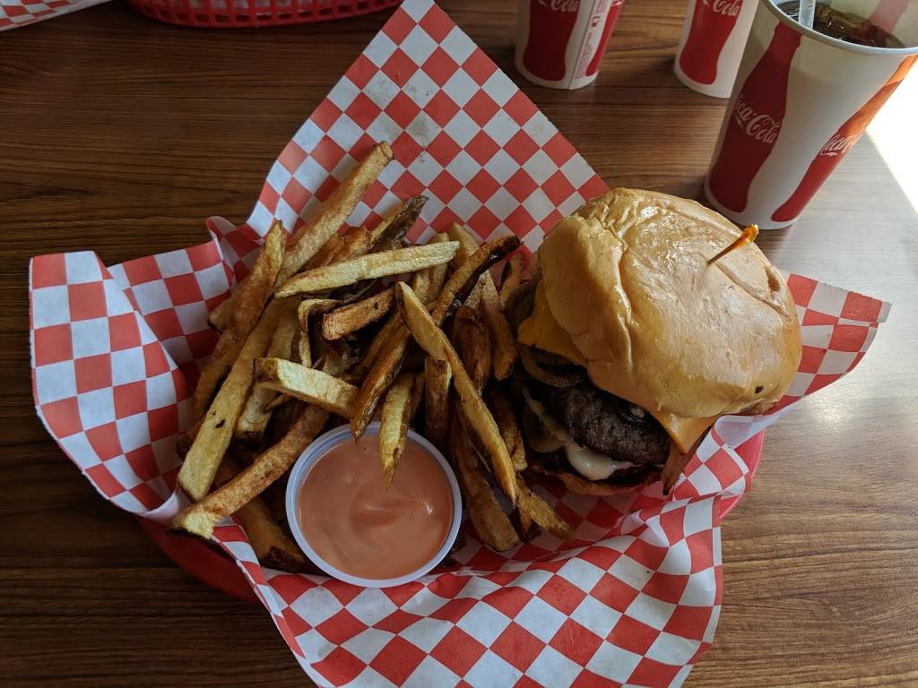 Elbe Tavern | restaurant | 54312 182 Ave Ct E, Elbe, WA 98330, USA | 3605692545 OR +1 360-569-2545