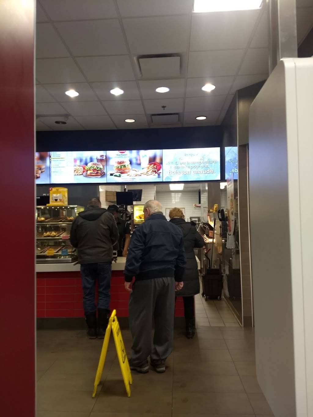 McDonalds | cafe | Wal-Mart - Carrefour, 4520 Boulevard des Récollets, Trois-Rivières, QC G9A 4N2, Canada | 8193735408 OR +1 819-373-5408