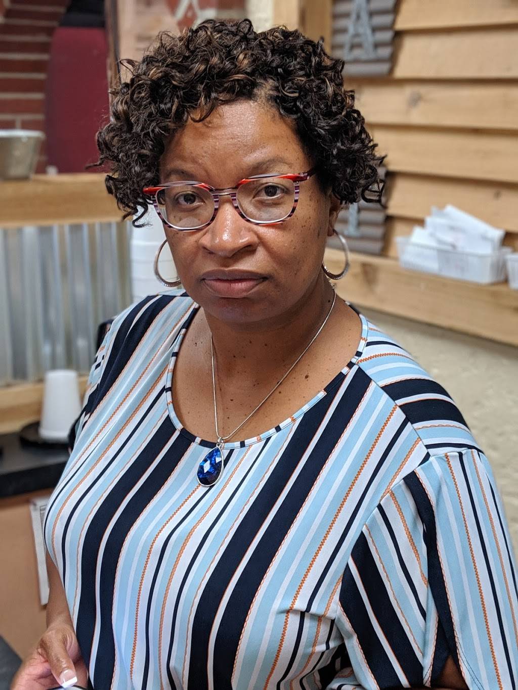 Perrys BBQ Cafeteria Style | restaurant | 1055 Mineral Wells Ave, Paris, TN 38242, USA | 7314079040 OR +1 731-407-9040