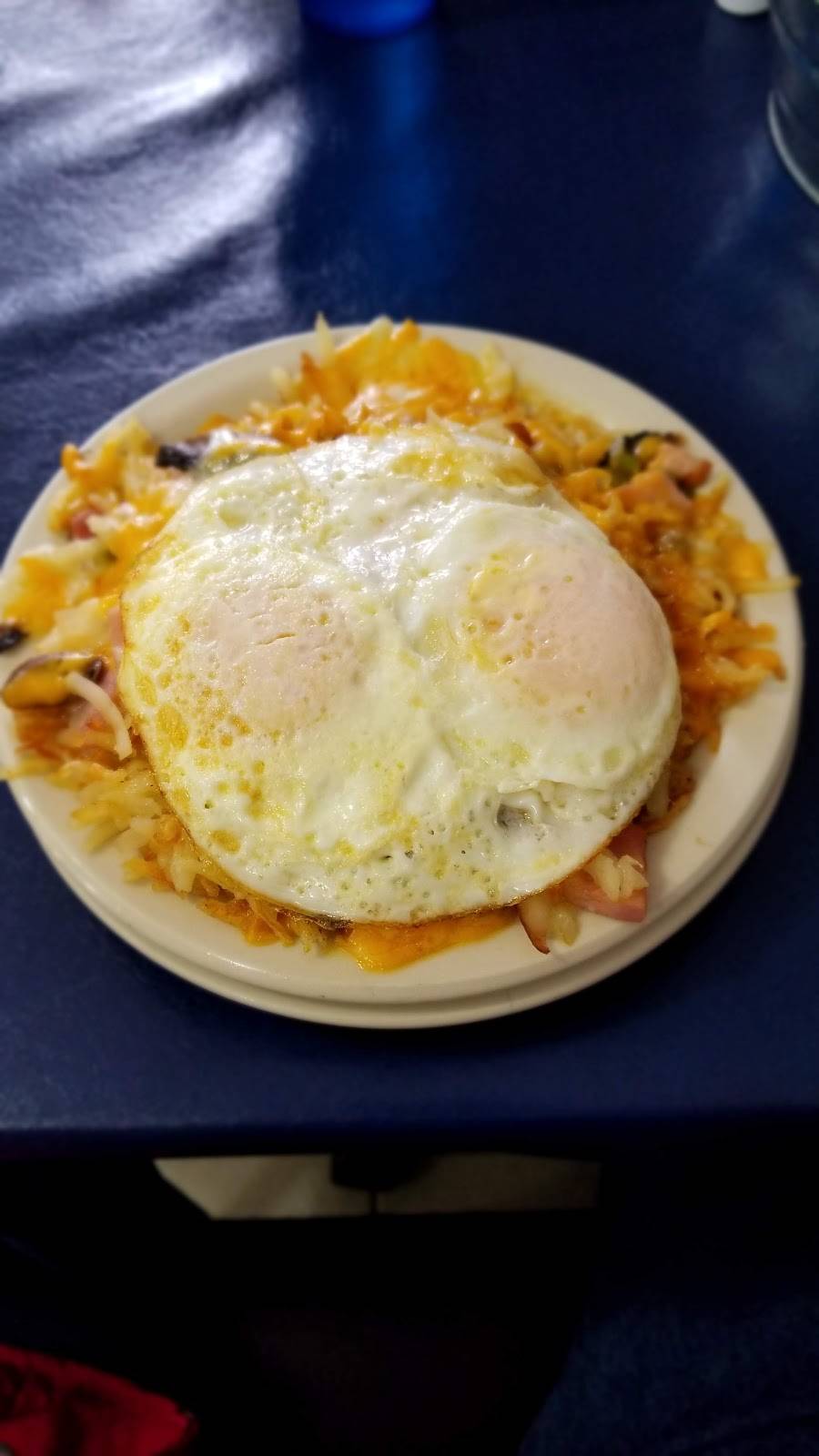 Lighthouse Cafe | restaurant | 735 Frankfort Ave, Elberta, MI 49628, USA | 2313525273 OR +1 231-352-5273