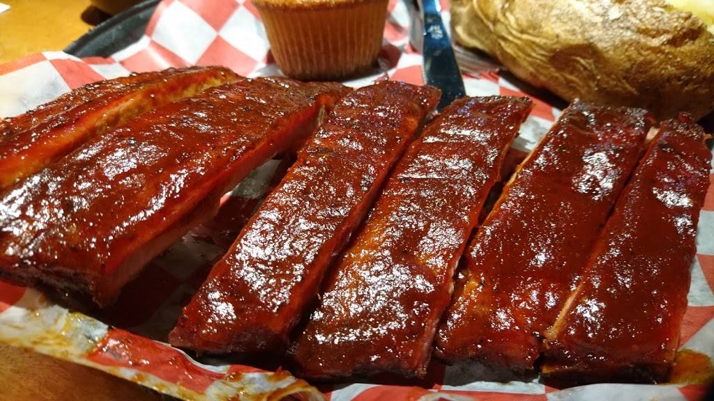 Famous Daves Bar-B-Que | restaurant | 1206 SE Everett Mall Way, Everett, WA 98208, USA | 4253531600 OR +1 425-353-1600