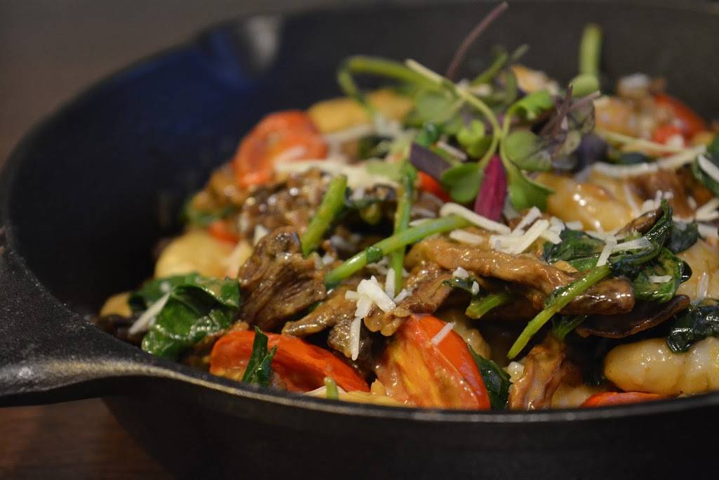 Harvest Plates & Pints | restaurant | 2 Montgomery Village Ave, Gaithersburg, MD 20879, USA | 2402381103 OR +1 240-238-1103