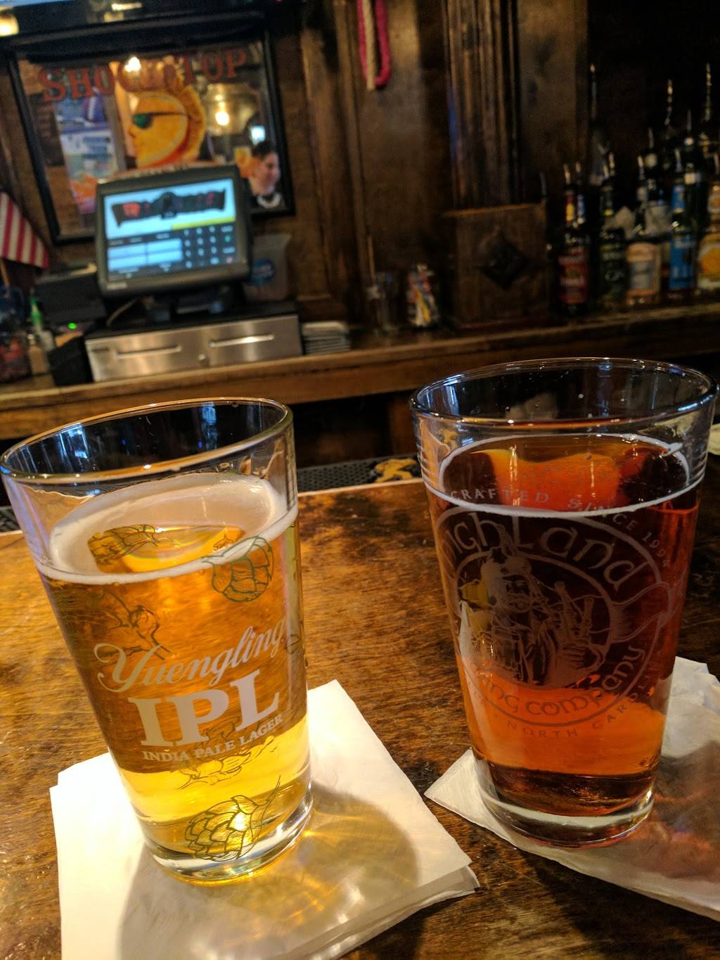 Town Tavern DC | restaurant | 2323 18th St NW, Washington, DC 20009, USA | 2023878696 OR +1 202-387-8696