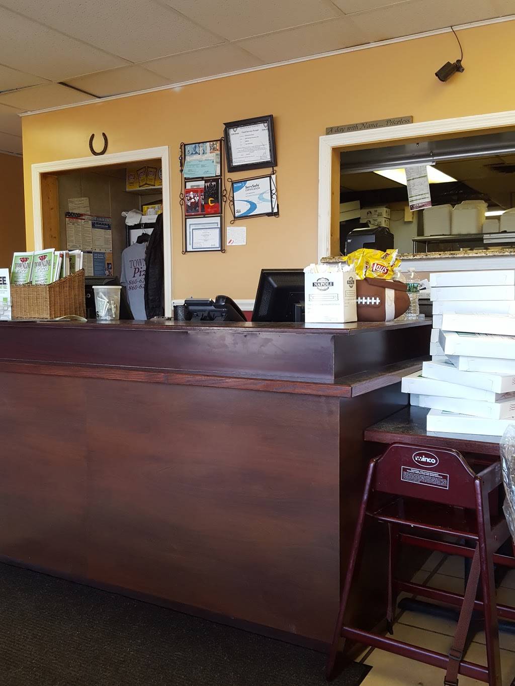 Townline Pizza | restaurant | 1660 Meriden-Waterbury Turnpike, Southington, CT 06489, USA | 8606209399 OR +1 860-620-9399