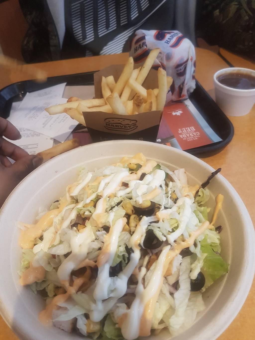 Harveys | restaurant | 252 Lakeshore Rd W, Mississauga, ON L5H 1G6, Canada | 9052780391 OR +1 905-278-0391