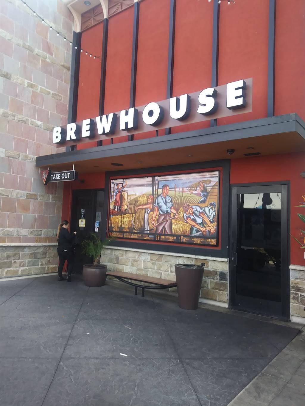 BJs Restaurant & Brewhouse | restaurant | 555 Broadway Ste 1019, Chula Vista, CA 91910, USA | 6195912490 OR +1 619-591-2490