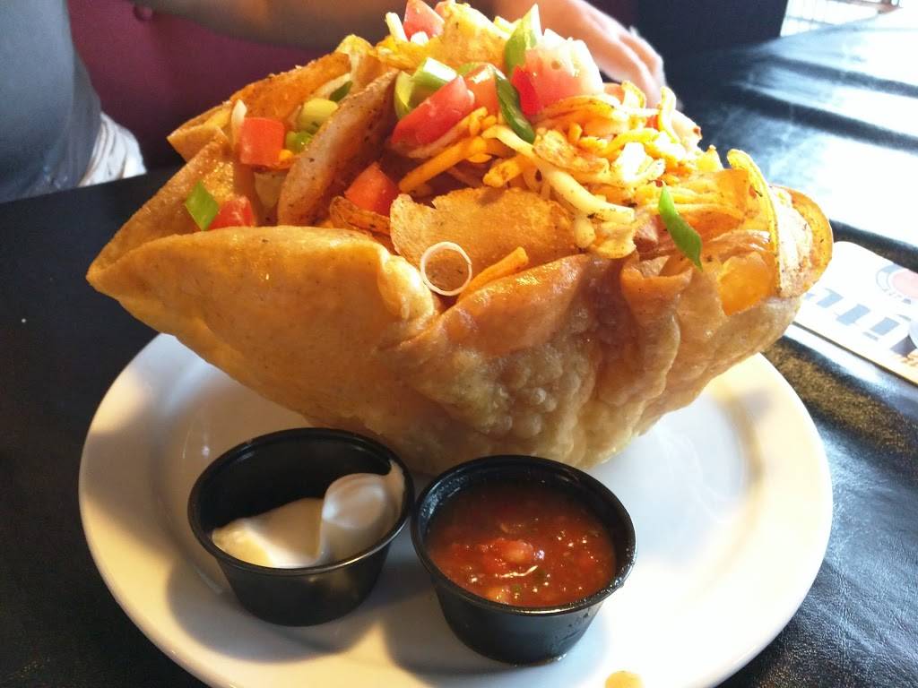 Squires | restaurant | 3537 Fairview St, Burlington, ON L7N 2R4, Canada | 9053336627 OR +1 905-333-6627