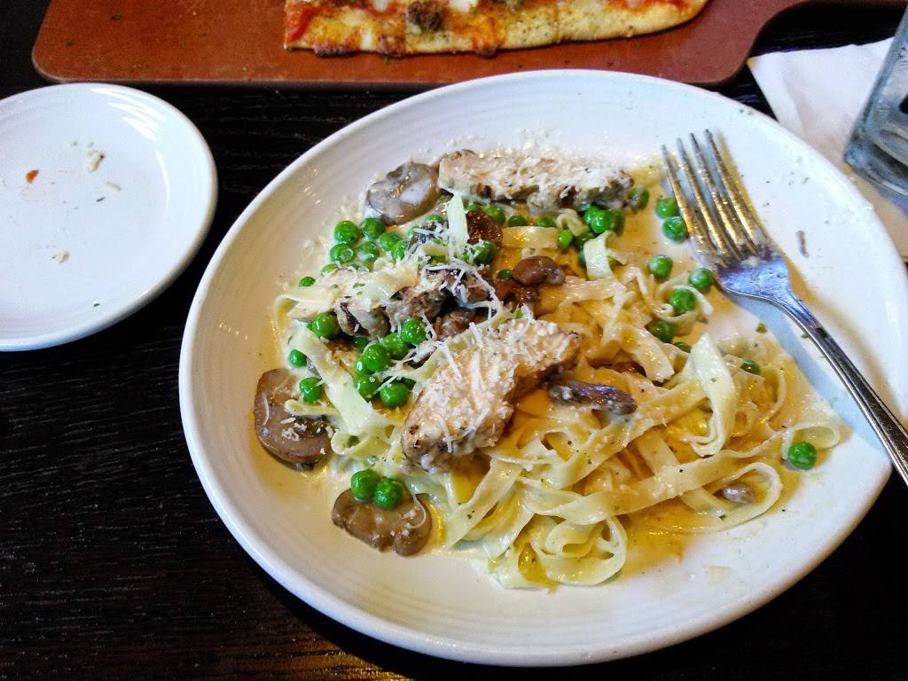 Carrabbas Italian Grill | restaurant | 3530 Tyrone Blvd N, St. Petersburg, FL 33710, USA | 7273841818 OR +1 727-384-1818