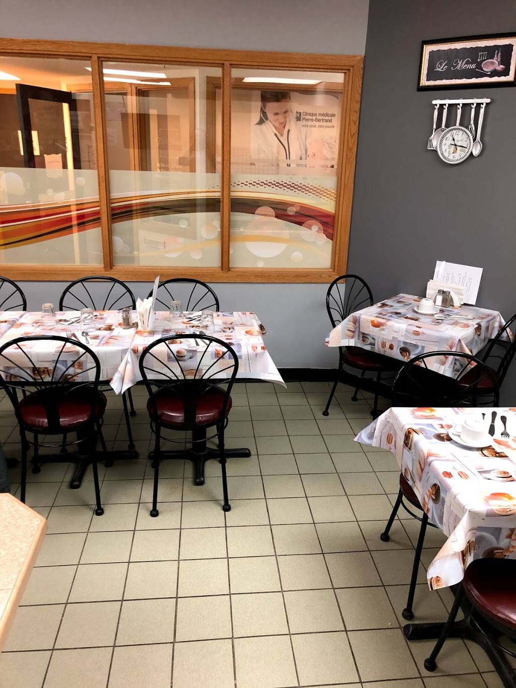 Restaurant L’étrange gourmand de l’île | restaurant | 303 Boulevard Pierre-Bertrand, Québec, QC G1M 3L7, Canada | 5819954718 OR +1 581-995-4718