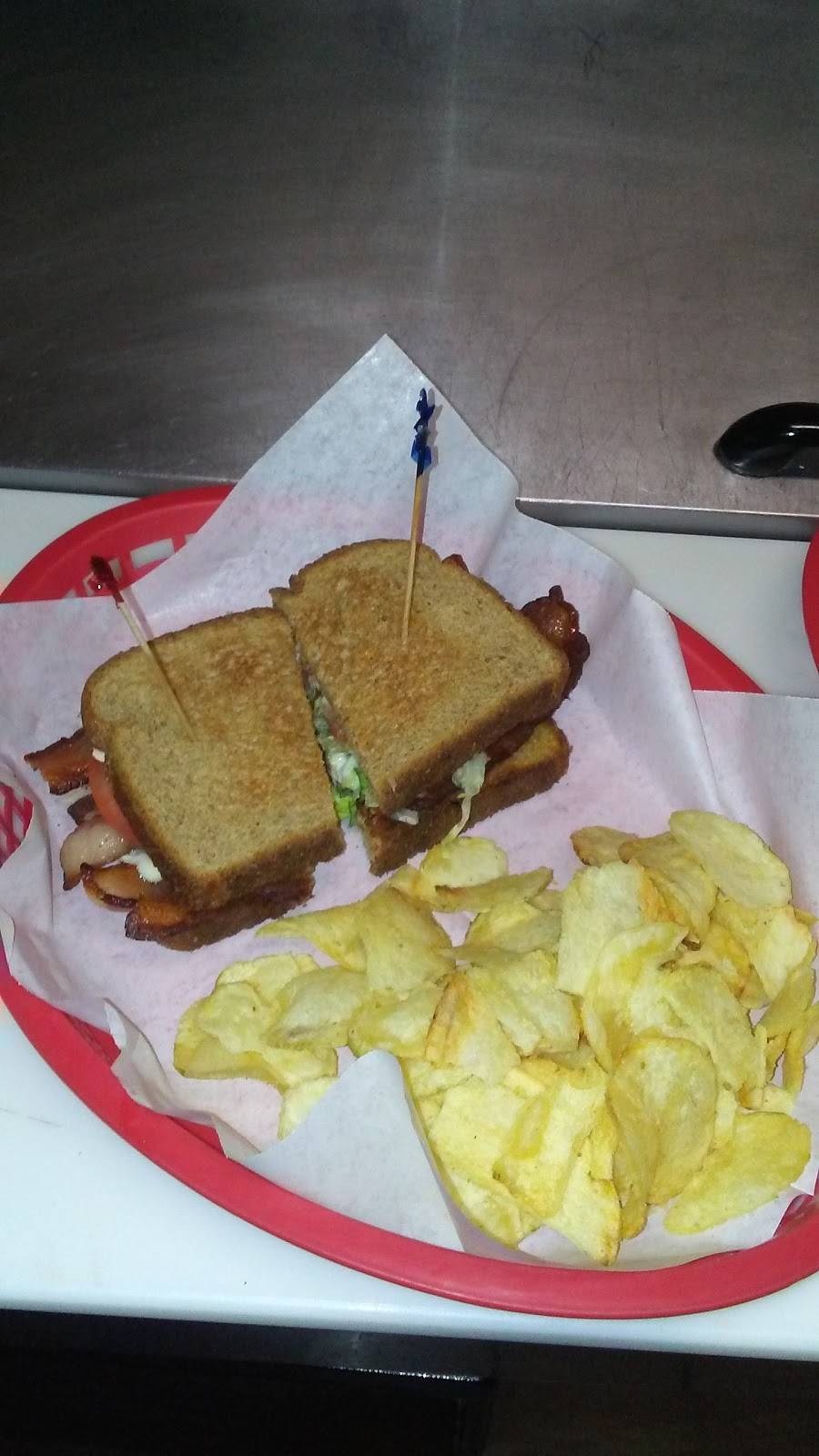 Booties Main Tap | restaurant | 411 Main St, Pecatonica, IL 61063, USA | 8152392126 OR +1 815-239-2126