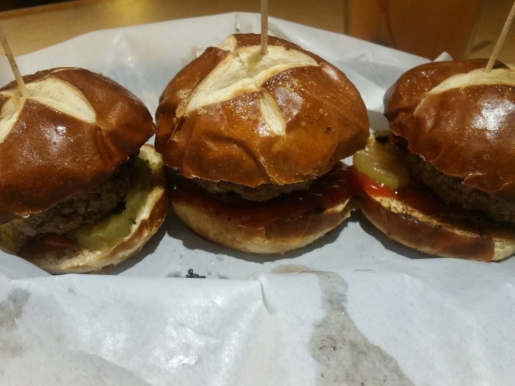 Tiki Toms | restaurant | 1535 Olympic Blvd, Walnut Creek, CA 94596, USA | 9259329202 OR +1 925-932-9202