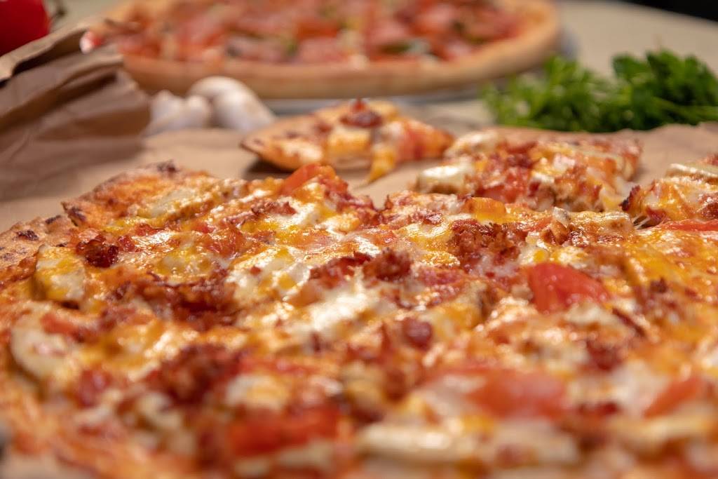 Whiffle Boys Pizza | restaurant | 601 W Main St, Benton, IL 62812, USA | 6182004343 OR +1 618-200-4343