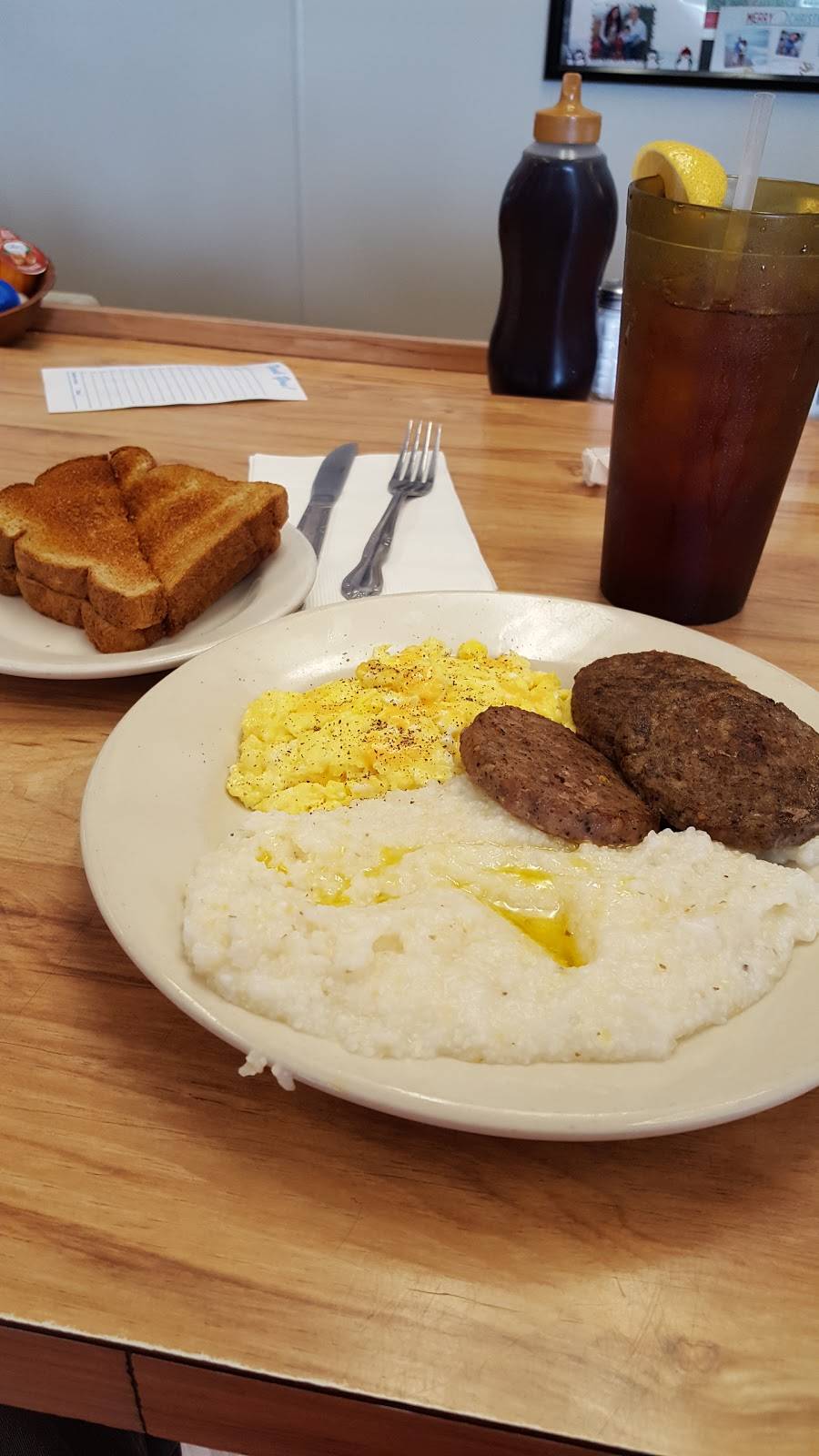 Barbies Place | restaurant | 935 Foresteria Dr, Lake Park, FL 33403, USA | 5618442035 OR +1 561-844-2035