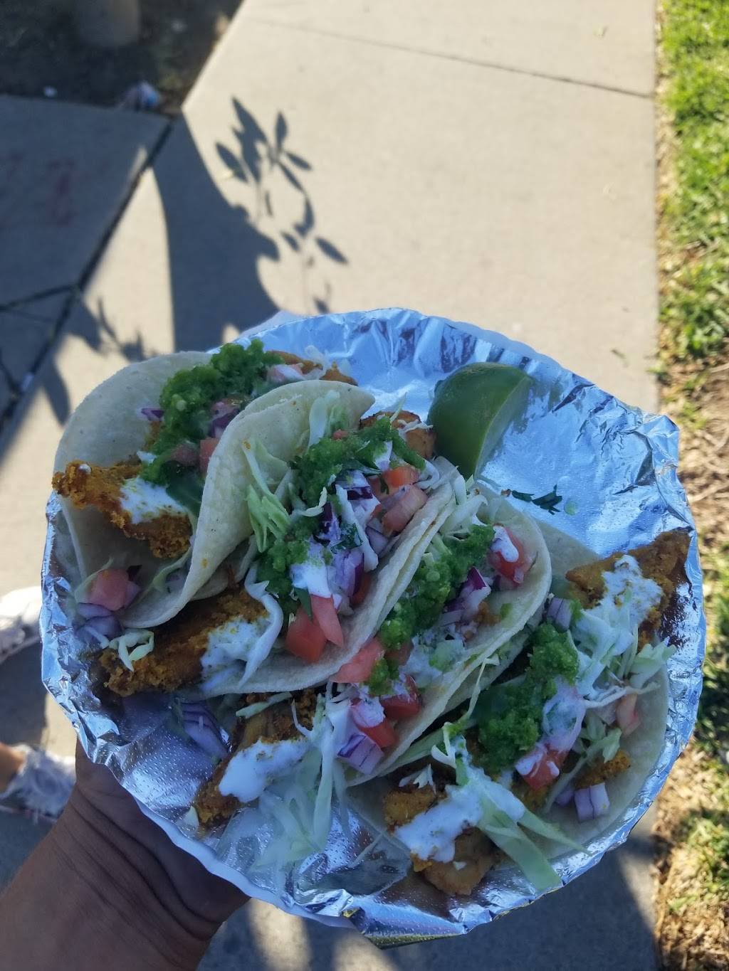 Maricos Los Primos | restaurant | 1300 W Borchard Ave, Santa Ana, CA 92704, USA | 7144371206 OR +1 714-437-1206