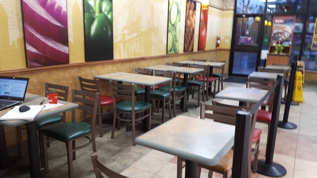 Subway | meal takeaway | 239 St Catherines St The Village Square, Smithville, ON L0R 2A0, Canada | 9059578693 OR +1 905-957-8693