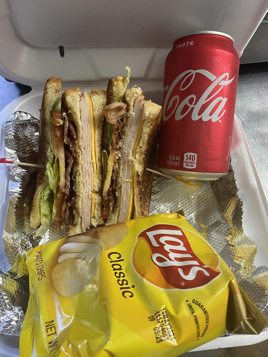 6S One Stop Shop & Grill | restaurant | 1076 N Hollywood St, Memphis, TN 38108, USA | 9012490208 OR +1 901-249-0208