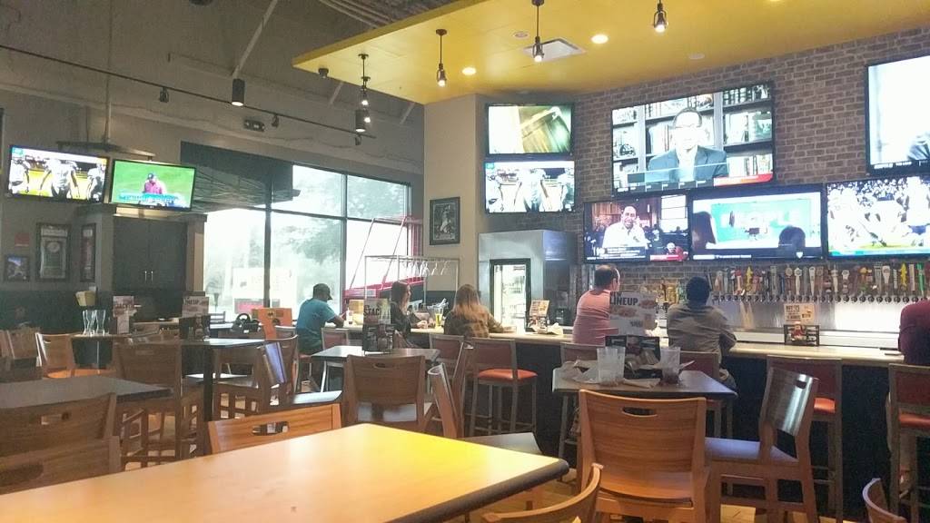 Buffalo Wild Wings | restaurant | 2055 Badlands Dr, Brandon, FL 33511, USA | 8135711045 OR +1 813-571-1045