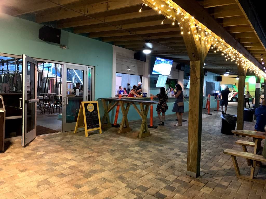 HOB Brewing Co. | restaurant | 931 Huntley Ave, Dunedin, FL 34698, USA | 7274745584 OR +1 727-474-5584