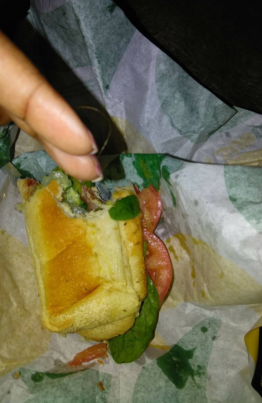 Subway | restaurant | 9320 Woodward Ave, Detroit, MI 48202, USA | 3132858322 OR +1 313-285-8322