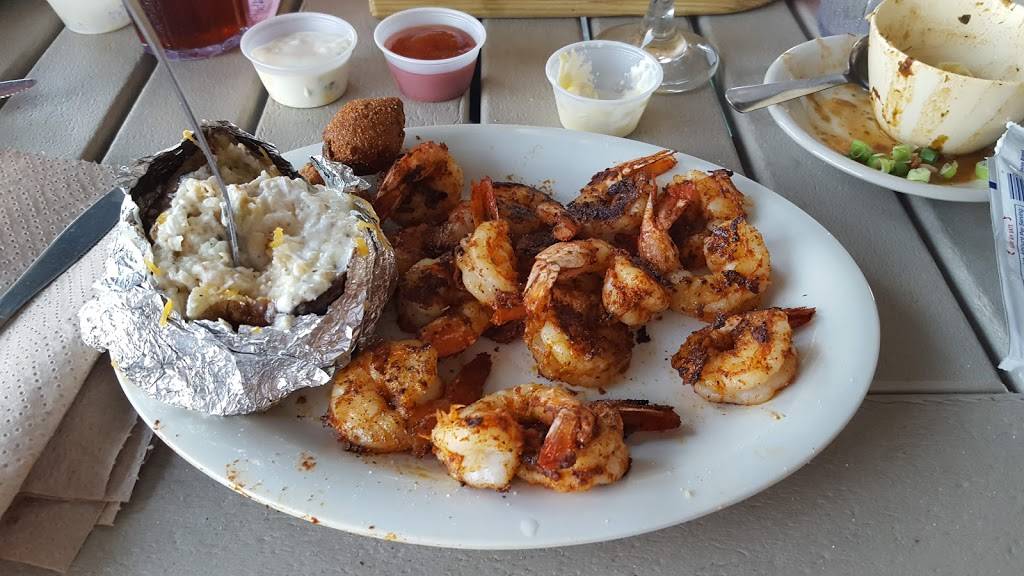 McElroys Harbor House | restaurant | 695 Beach Blvd, Biloxi, MS 39530, USA | 2284355001 OR +1 228-435-5001