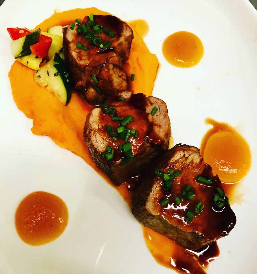 The Bullroom | restaurant | 27 W Main St, Middletown, NY 10940, USA | 8458009290 OR +1 845-800-9290