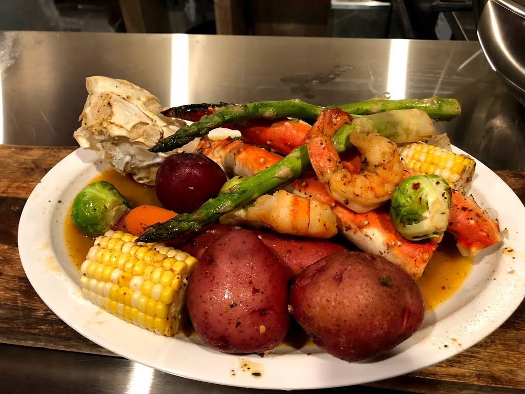 Cox Corner Market - Deli Sandwiches, Crab Legs, Salmon, Beef and | restaurant | 8553 Macon Rd Suite 101, Cordova, TN 38018, USA | 9016237085 OR +1 901-623-7085