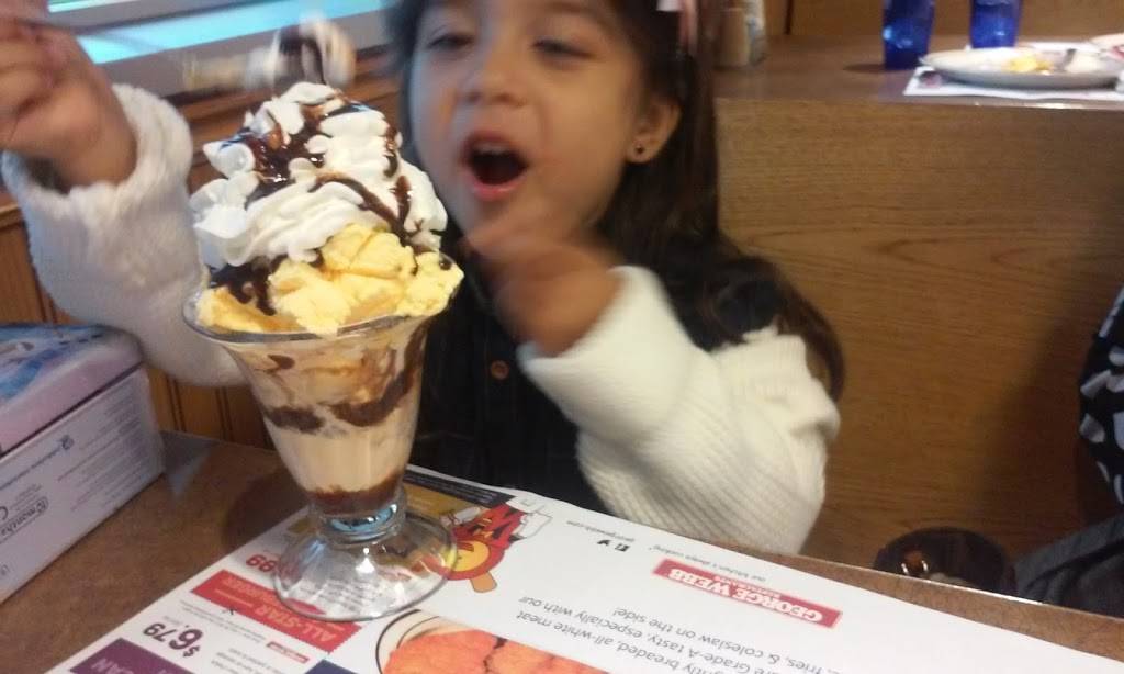 George Webb | restaurant | 1122 Delafield St, Waukesha, WI 53188, USA | 2625211740 OR +1 262-521-1740