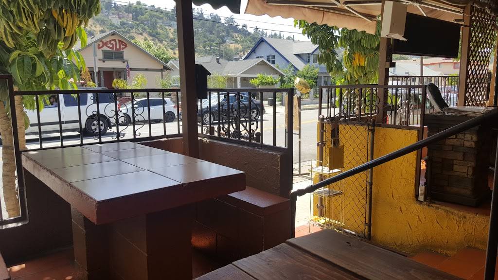 Fidels Pizza | restaurant | 307 N Avenue 50, Los Angeles, CA 90042, USA | 3232561996 OR +1 323-256-1996