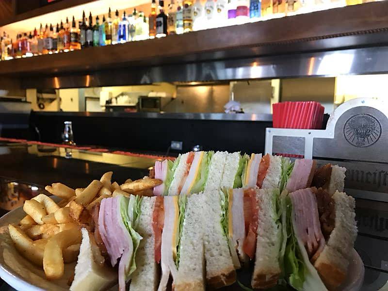 Nicks Pizza & Sports Bar | restaurant | 707 NE 181st Ave, Portland, OR 97230, USA | 5034891890 OR +1 503-489-1890