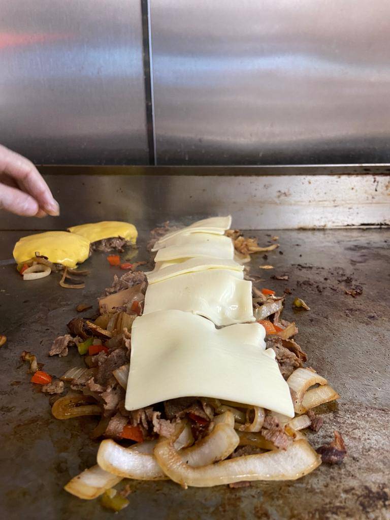 Moez Famous Cheesesteaks & Burgers | restaurant | 3891 Platt Rd, Ann Arbor, MI 48108, USA | 7342632144 OR +1 734-263-2144