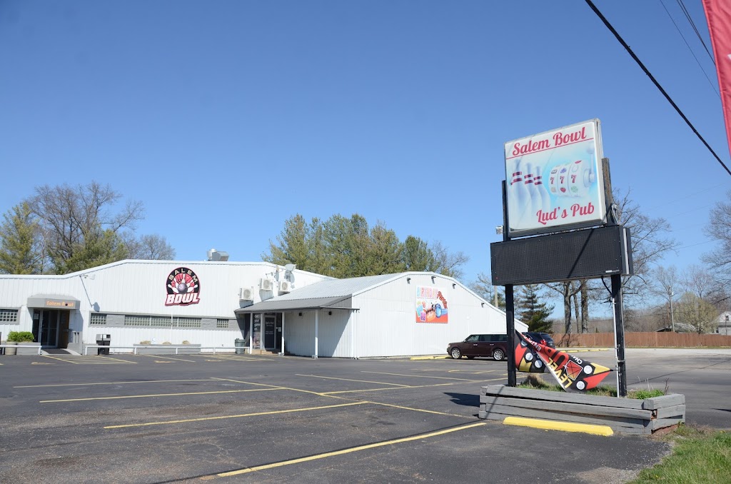 Salem Bowl | restaurant | 1620 E Main St, Salem, IL 62881, USA | 6185483448 OR +1 618-548-3448