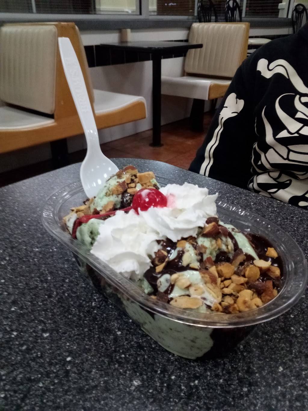 Braums Ice Cream & Burger Restaurant | restaurant | 7101 S Broadway Ave, Tyler, TX 75703, USA | 9035343973 OR +1 903-534-3973