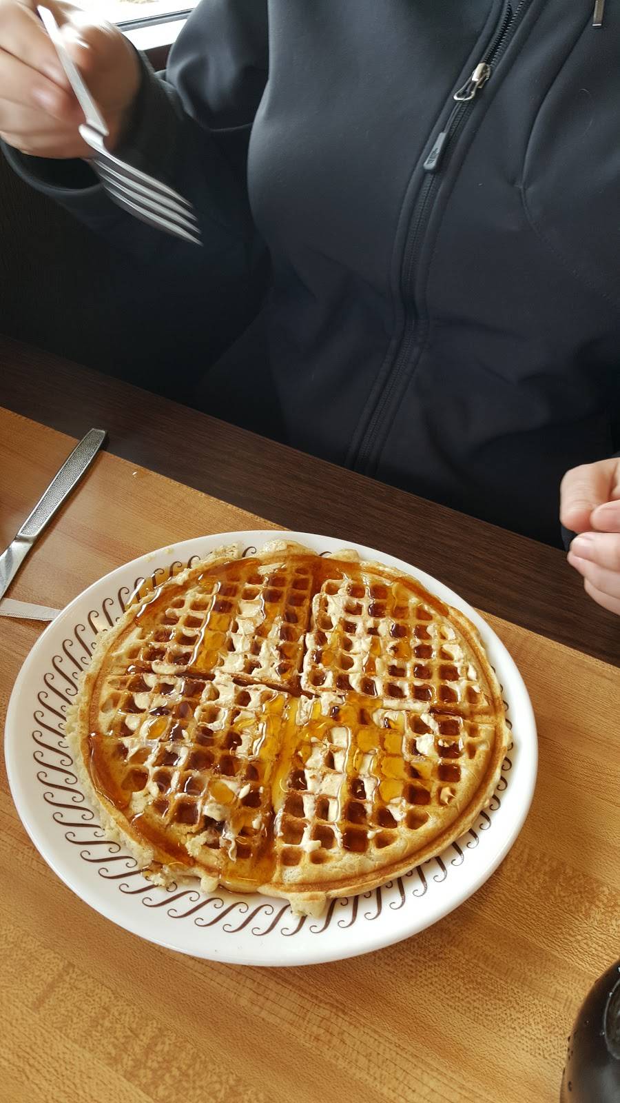 Waffle House | meal takeaway | 150 East E Loop 820, Fort Worth, TX 76112, USA | 8174512302 OR +1 817-451-2302