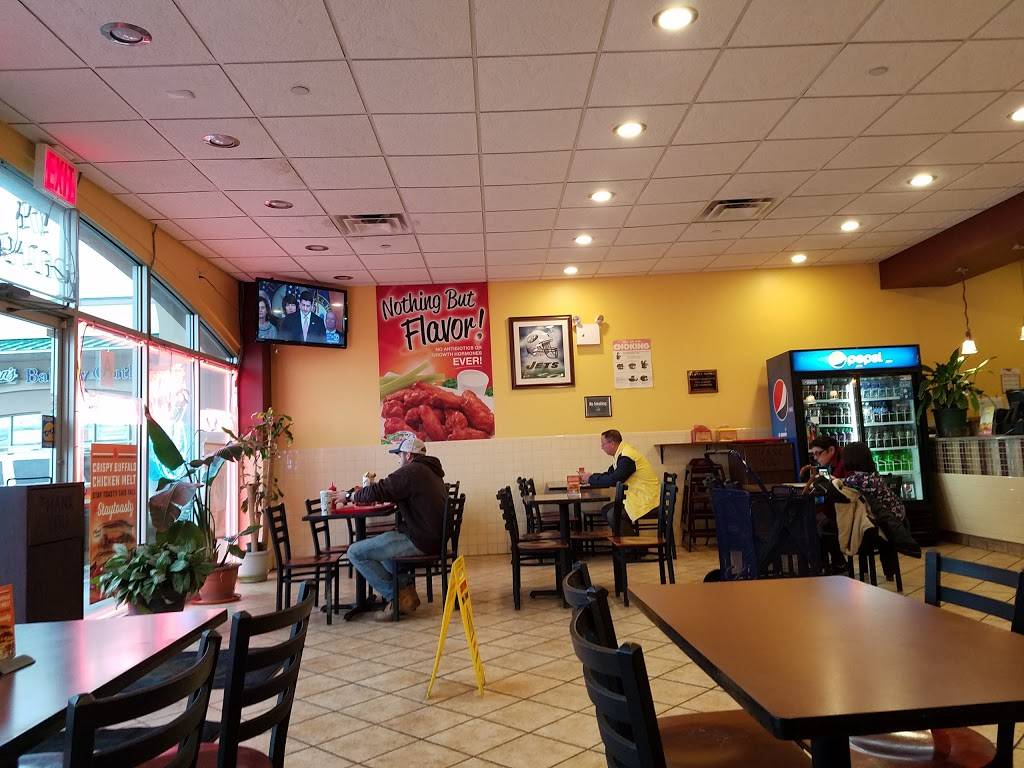 Planet Wings | restaurant | 2220 Forest Ave # 3, Staten Island, NY 10303, USA | 7182737575 OR +1 718-273-7575