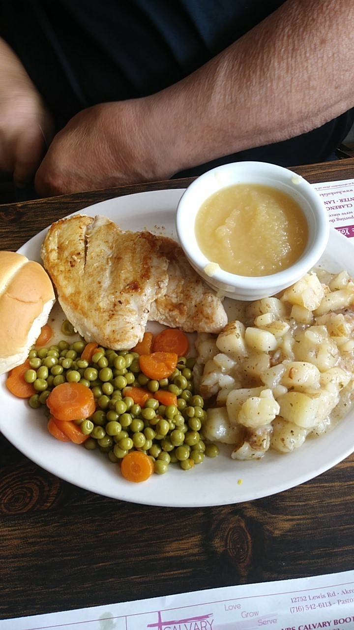 Candy Apple Cafe | restaurant | 81 Buell St, Akron, NY 14001, USA | 7165424155 OR +1 716-542-4155