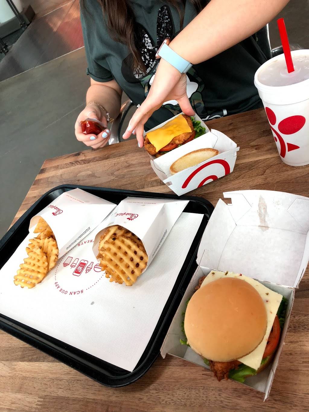 Chick-fil-A | restaurant | 1610 Oviedo Mall Boulevard, Oviedo, FL 32765, USA | 4079775698 OR +1 407-977-5698