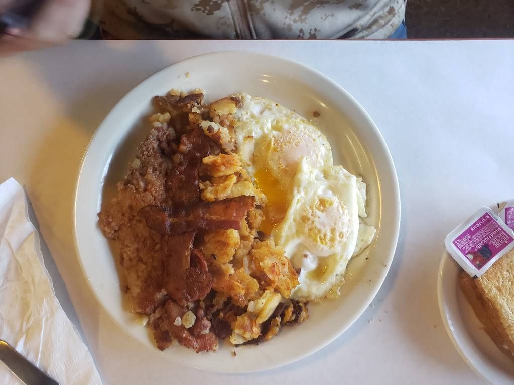 Clyde’s Original Chop House | restaurant | 2364 Keystone Rd, Tarpon Springs, FL 34688, USA | 7279406680 OR +1 727-940-6680