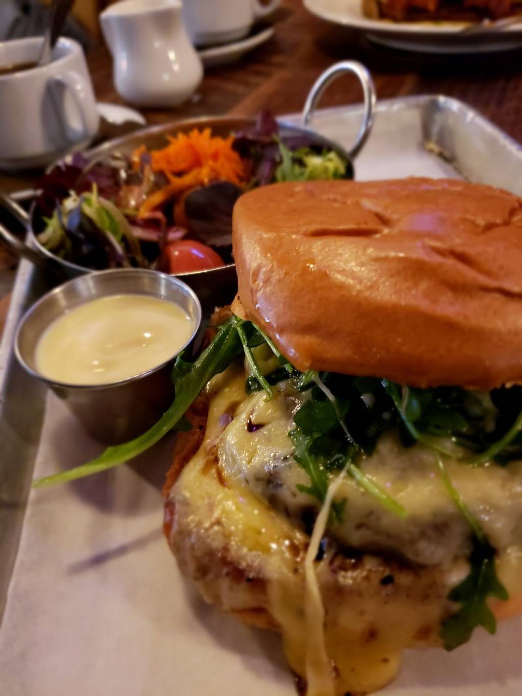 Newhall Refinery | restaurant | 24258 Main St, Santa Clarita, CA 91321, USA | 6613884477 OR +1 661-388-4477