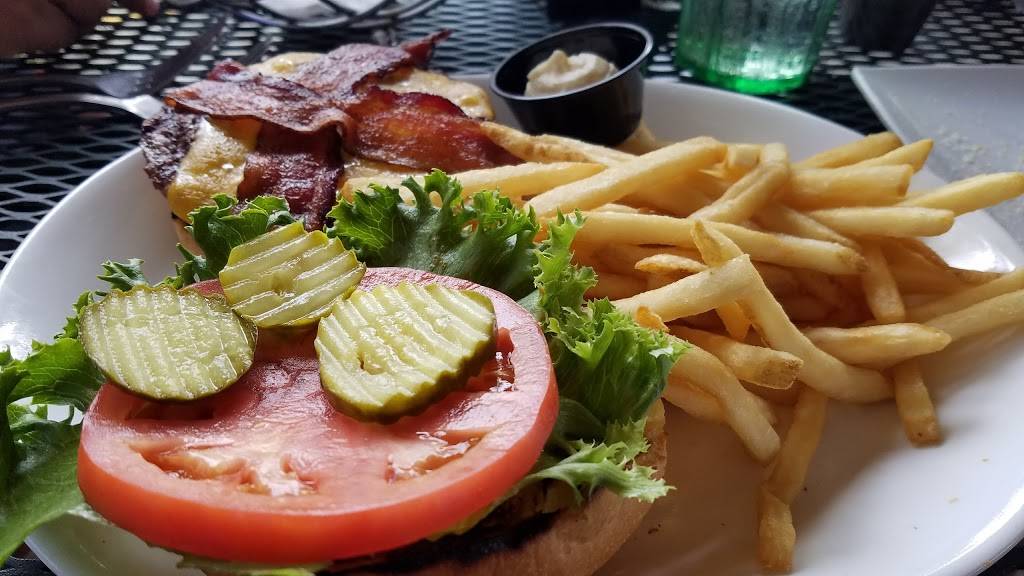 Circles Waterfront Restaurant | restaurant | 1212 Apollo Beach Blvd, Apollo Beach, FL 33572, USA | 8136413275 OR +1 813-641-3275