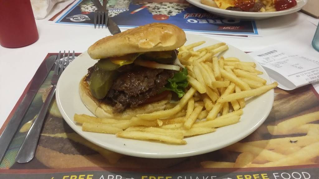 Steak n Shake | restaurant | 8311 Old Troy Pike, Huber Heights, OH 45424, USA | 9372353118 OR +1 937-235-3118