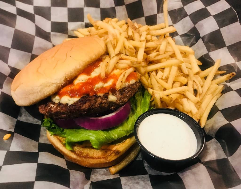 Louies Grill & Bar | restaurant | 9401 Lake Hefner Pkwy, Oklahoma City, OK 73120, USA | 4057512298 OR +1 405-751-2298