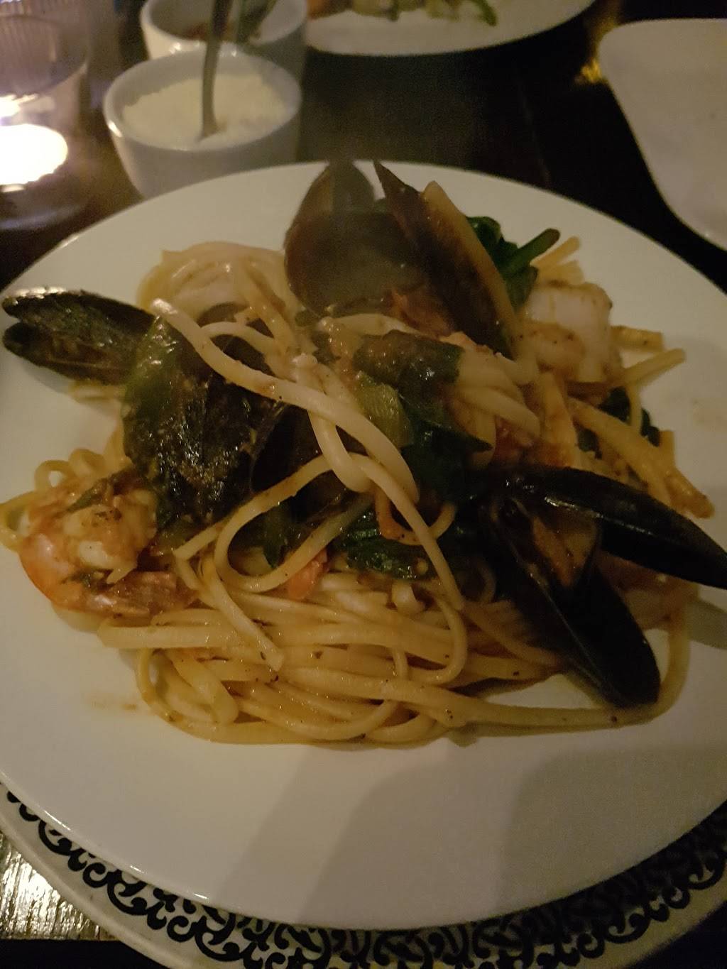 Leslie Jones | restaurant | 1182 Queen St E, Toronto, ON M4M 1L6, Canada | 4164635663 OR +1 416-463-5663