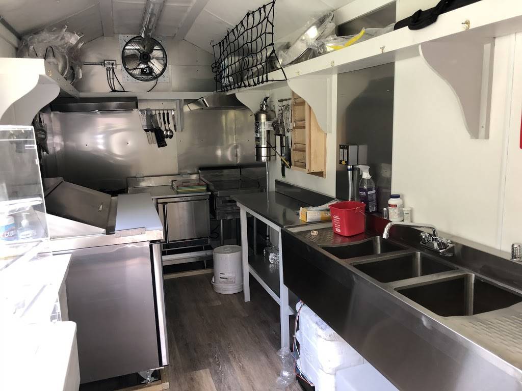 Mudgies Food Truck | restaurant | 2 Lower Main St E, Johnson, VT 05656, USA | 8023706514 OR +1 802-370-6514