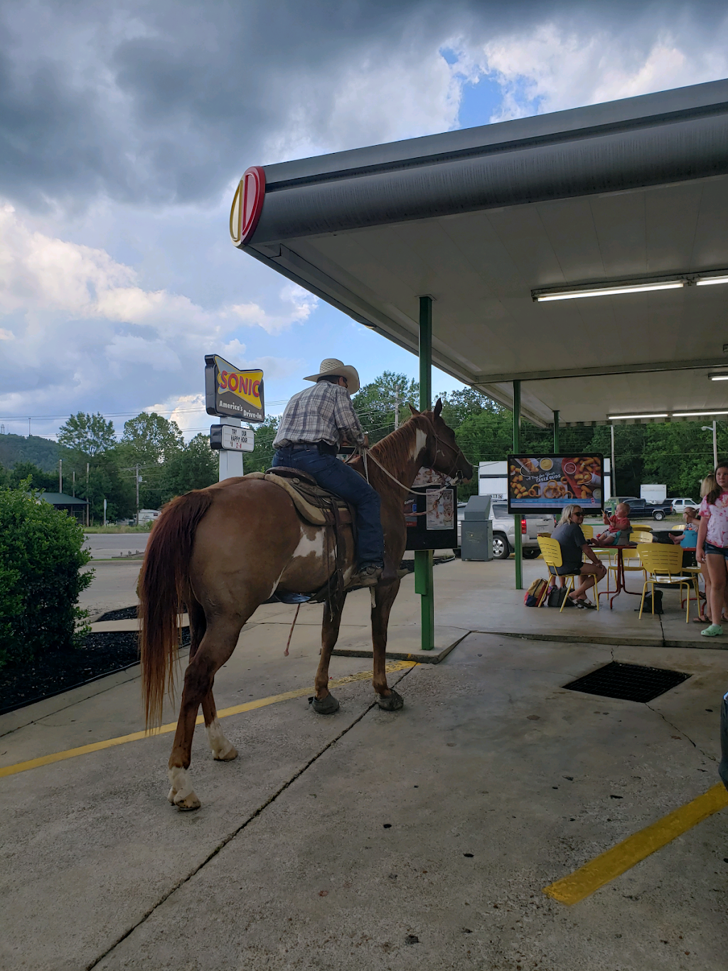 Sonic Drive-In | restaurant | Highway 62 @, 9, Salem, AR 72576, USA | 8708952226 OR +1 870-895-2226