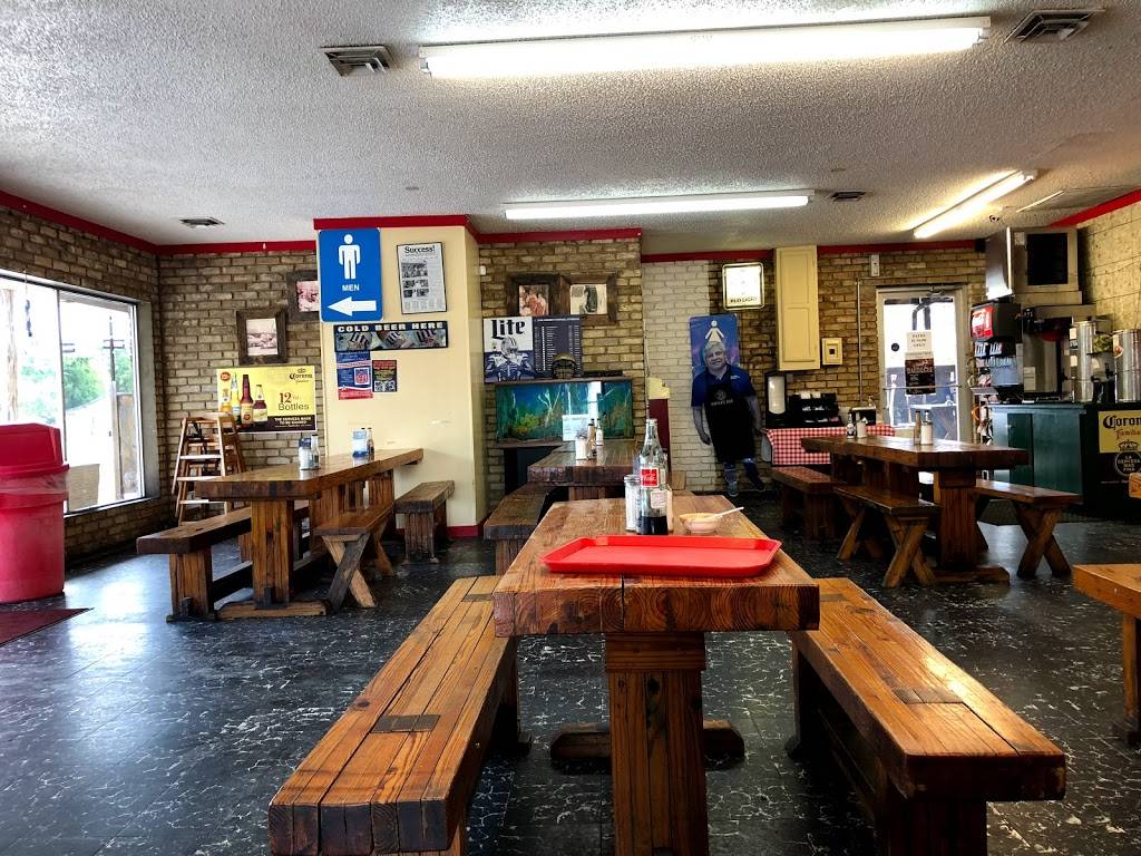 Davilas BBQ | restaurant | 418 W Kingsbury St, Seguin, TX 78155, USA | 8303795566 OR +1 830-379-5566